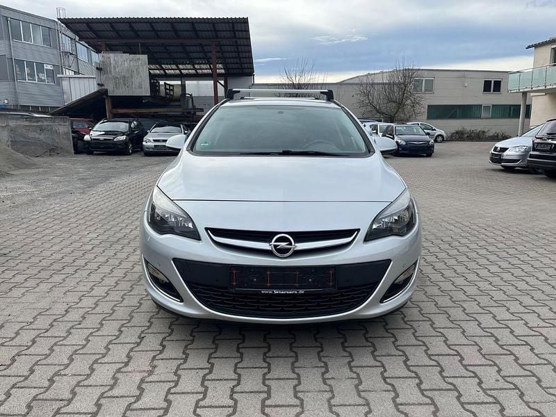 Gebraucht Opel Astra Edition 110 PS (80 kW) 2012 Silber Kombi
