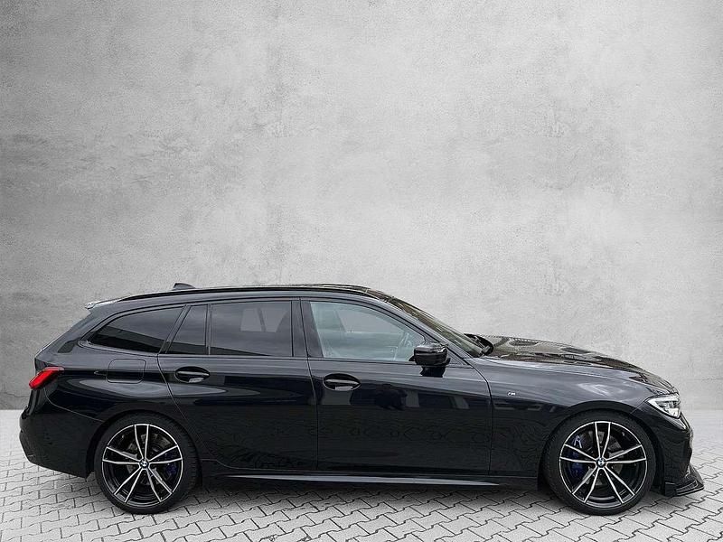 Gebraucht BMW 330 Performance 265 PS (194 kW) 2019 Saphirschwarz Kombi