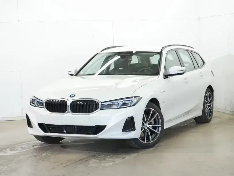 Usata BMW 330e Shadowline 292 CV (214 kW) 2025 Bianco Station wagon