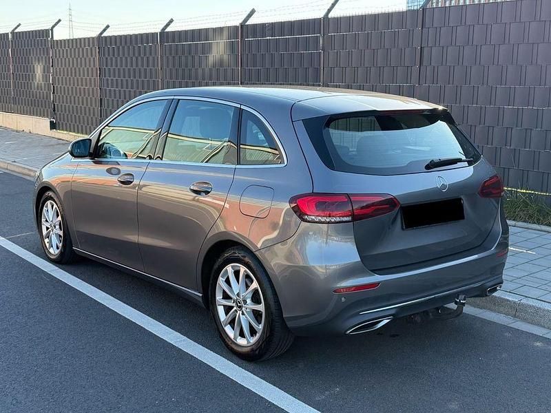 Gebraucht Mercedes B200 150 PS (110 kW) 2020 Grau Van / Kleinbus