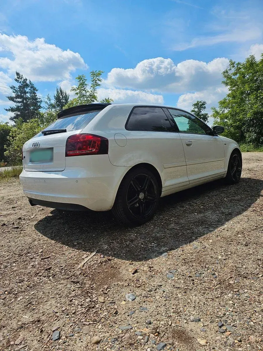 Gebraucht Audi A3 S-Line 105 PS (77 kW) 2011 Weiß Kleinwagen