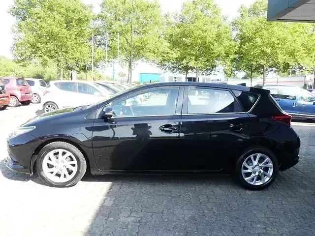 Gebraucht Toyota Auris Edition-S 116 PS (85 kW) 2017 Schwarz Limousine