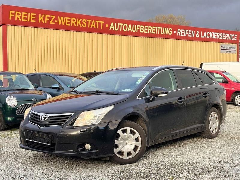 Schwarz Gebraucht 2011 Toyota Avensis Kombi | 6.777 € (Etwas zu teuer) - Bild 1/4