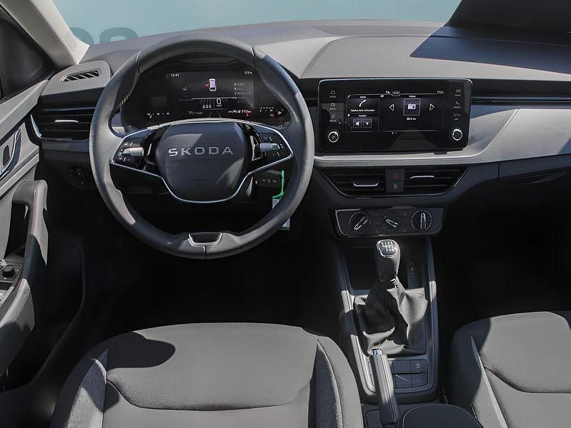 Używany Skoda Scala 116 KM (85 kW) 2025 Szary Hatchback
