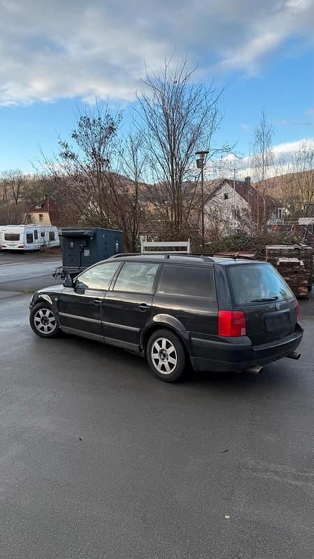 Gebraucht VW Passat 125 PS (91 kW) 1999 Schwarz Kombi