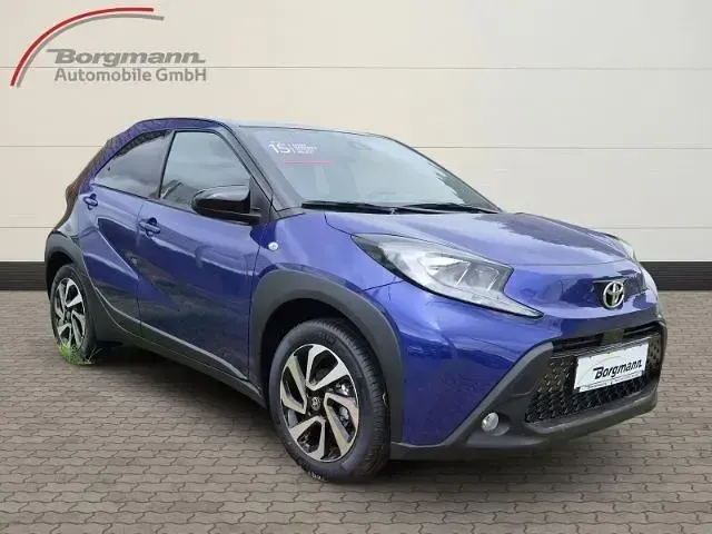 Neu Toyota Aygo X 72 PS (52 kW) 2025 8y8)/ black mica (209) (blau SUV