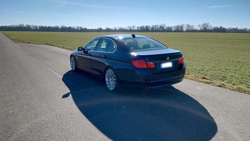 Gebraucht BMW 523 204 PS (150 kW) 2010 Blau Limousine