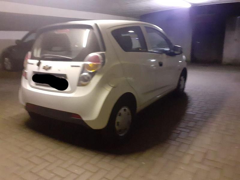 Gebraucht Chevrolet Spark 68 PS (50 kW) 2011 Weiß Kleinwagen