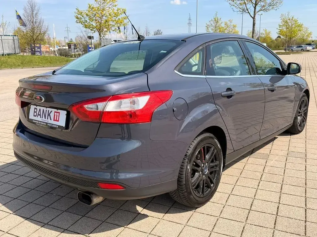 Second-hand Ford Focus Titanium 150 CP (110 kW) 2011 Maro Berlinǎ
