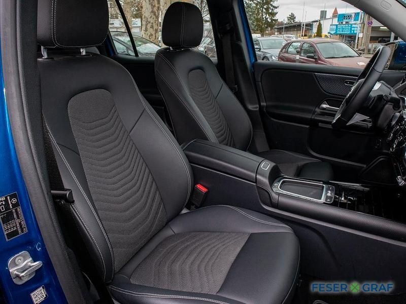 Gebraucht Mercedes GLB200 150 PS (110 kW) 2024 Spektralblau met SUV