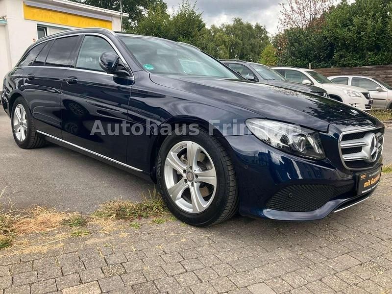 Second-hand Mercedes E220 Avantgarde 194 CP (142 kW) 2016 Albastru Break