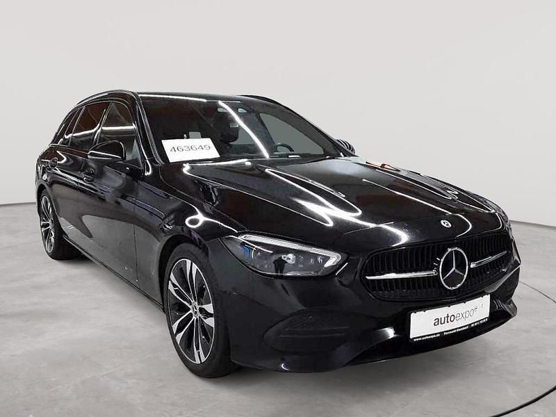 Obsidianschwarz metallic Gebraucht 2022 Mercedes C200 Avantgarde Kombi | 22.590 € (Fairer Preis) - Bild 1/4