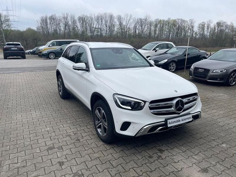 Gebraucht Mercedes GLC220 AMG 194 PS (142 kW) 2021 Weiß SUV