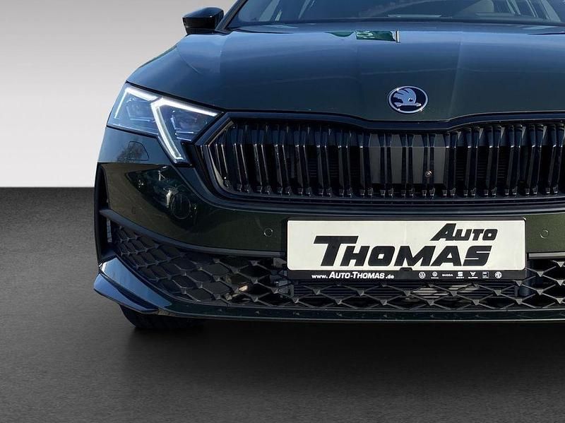 Neu Skoda Octavia SportLine 150 PS (110 kW) 2026 Grün Kombi