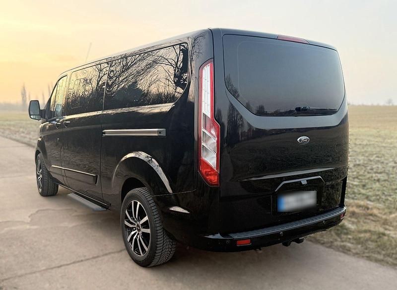 Gebraucht Ford Tourneo Titanium 170 PS (125 kW) 2016 Schwarz Van / Kleinbus
