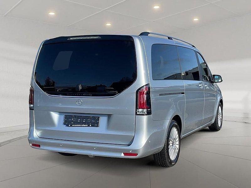 Gebraucht Mercedes V250 190 PS (139 kW) 2024 Hightechsilber metallic Van / Kleinbus