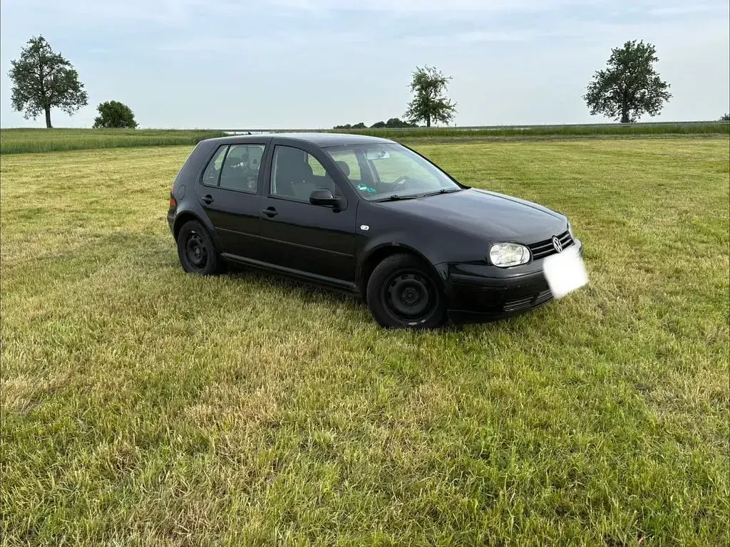 Używany VW Golf IV Ocean 101 KM (74 kW) 2003 Czarny Sedan/Limuzyna