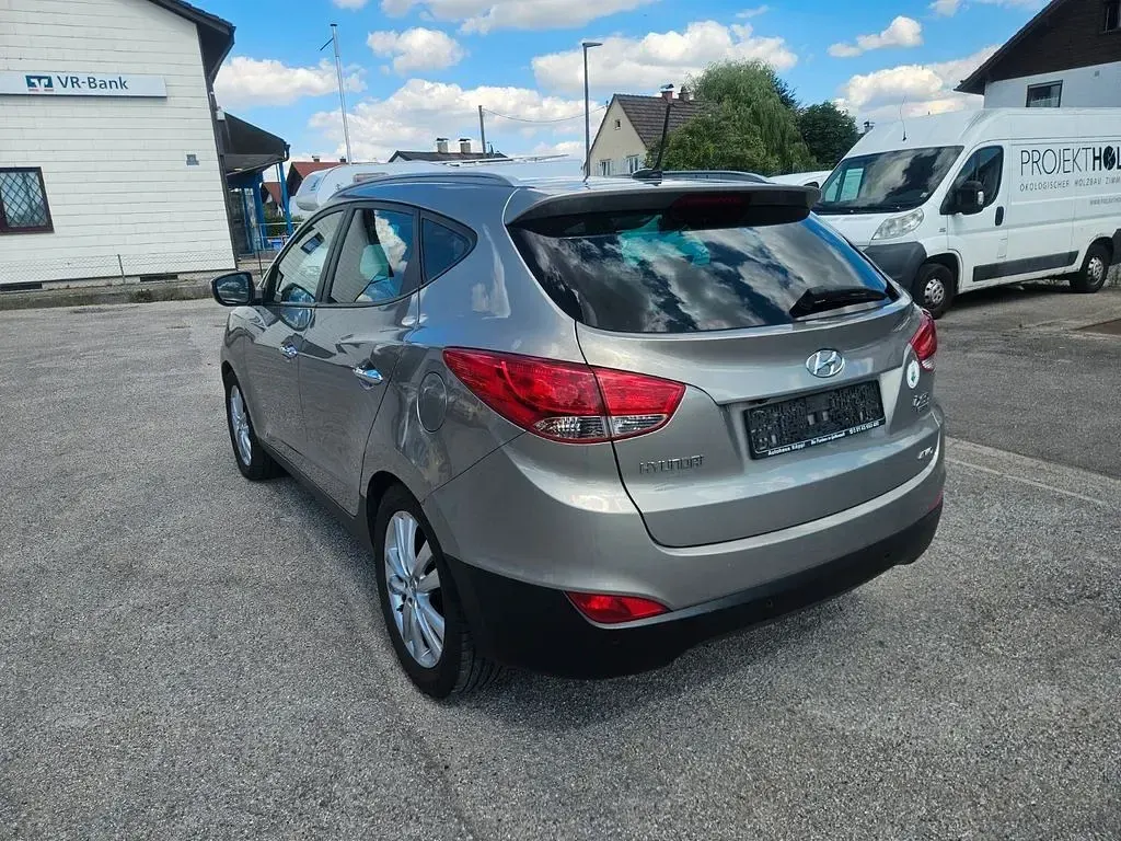 Gebraucht Hyundai ix35 Premium 184 PS (135 kW) 2011 Silber SUV