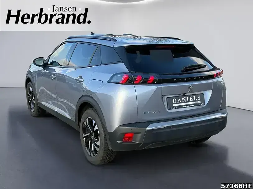 Gebraucht Peugeot e-2008 Allure 100 kW (136 PS) 2022 Grau SUV