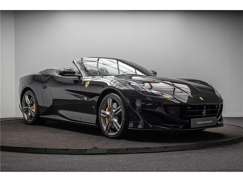 Second-hand Ferrari Portofino 816 CP (600 kW) 2018 Negru Cabrio
