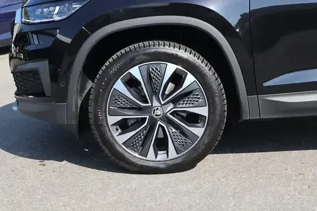 Gebraucht Skoda Kodiaq Tour 150 PS (110 kW) 2024 Schwarzmagic perleffekt SUV