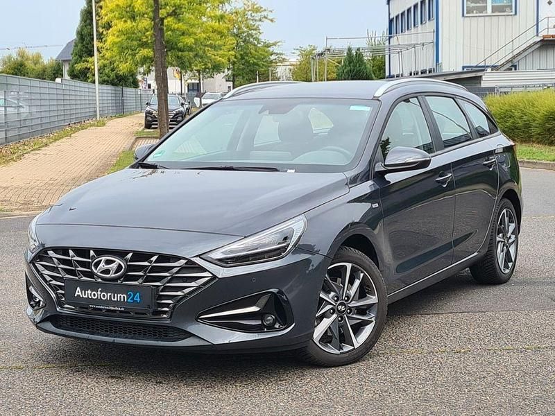 Grau Gebraucht 2024 Hyundai i30 Trend Kombi | 18.899 € (Superpreis) - Bild 1/4