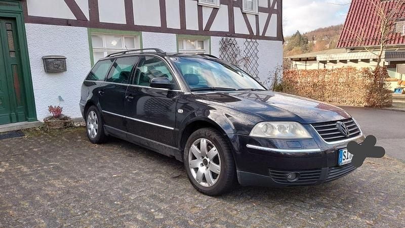 Schwarz Gebraucht 2001 VW Passat Highline Kombi | 2.600 € (Guter Preis) - Bild 1/4