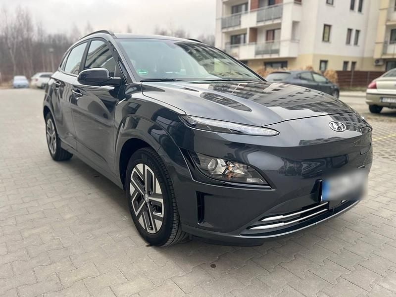 Grau Gebraucht 2022 Hyundai Kona SUV | 16.900 € (Superpreis) - Bild 1/4