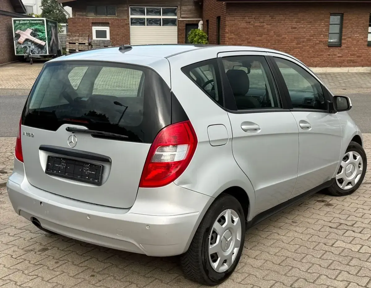 Gebraucht Mercedes A160 95 PS (69 kW) 2009 Silber Limousine