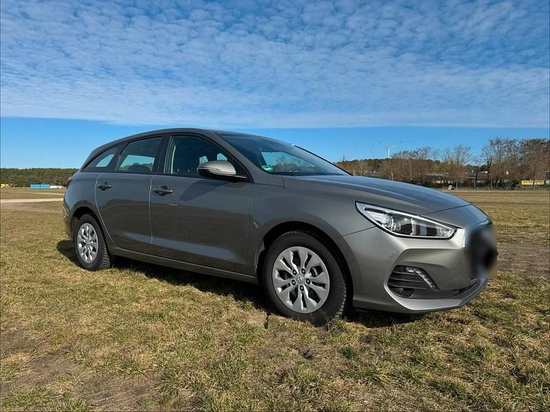 Gebraucht Hyundai i30 99 PS (72 kW) 2020 Grau Kombi