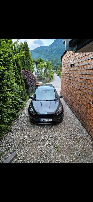 Grau Gebraucht 2018 Ford Focus ST-Line Kombi | 8.700 € (Superpreis) - Bild 1/2