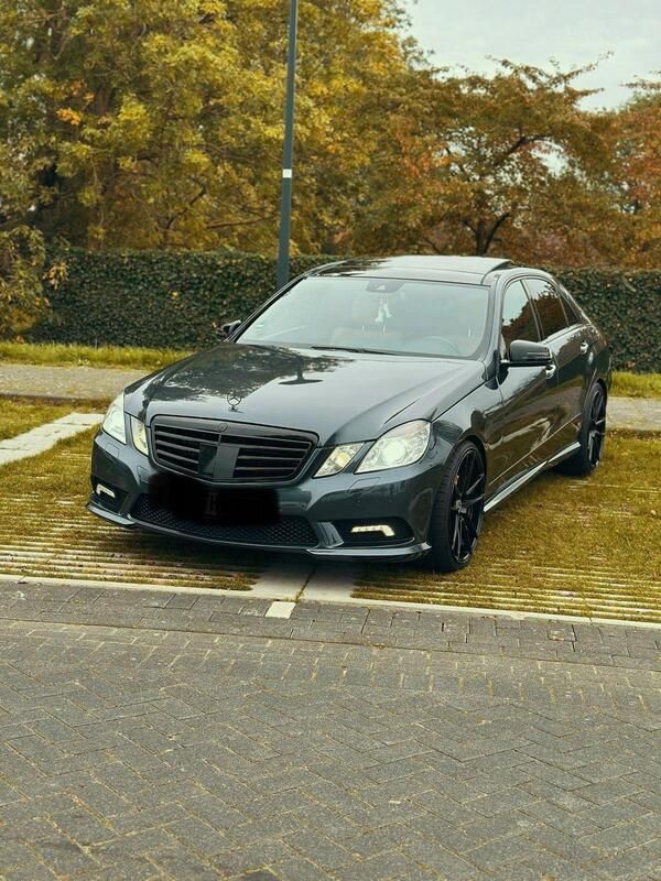 Grau Gebraucht 2010 Mercedes E500 AMG Limousine | 18.000 € (Fairer Preis) - Bild 1/4