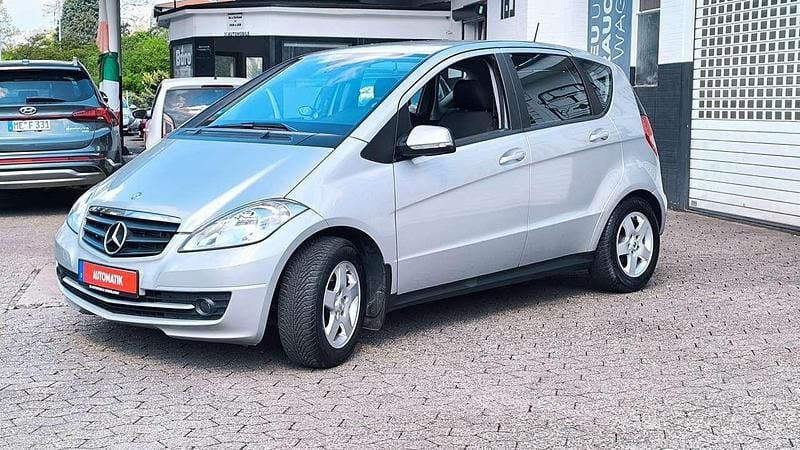 Gebraucht Mercedes A180 109 PS (80 kW) 2012 Polarsilber  metalliclack Kleinwagen