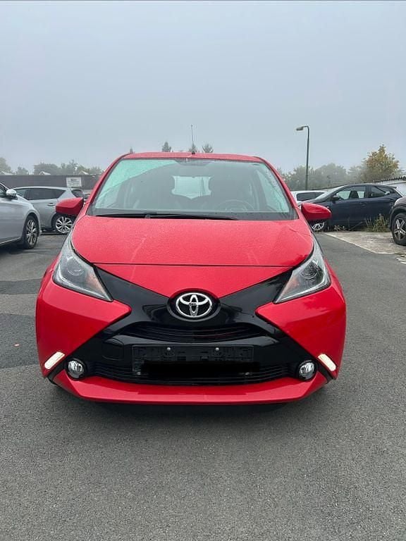 Rot Gebraucht 2016 Toyota Aygo Kleinwagen | 5.500 € (Guter Preis) - Bild 1/4