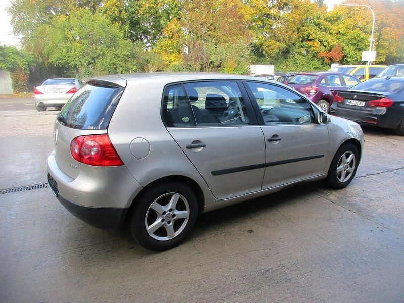 Beige Gebraucht 2004 VW Golf V Comfortline Limousine | 1.990 € (Guter Preis) - Bild 1/4