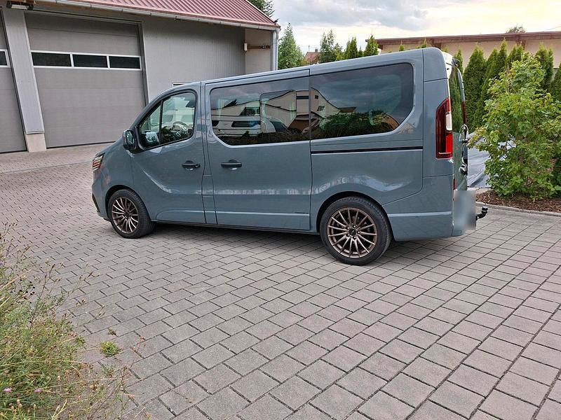 Gebraucht Renault Trafic 150 PS (110 kW) 2023 Grau Van / Kleinbus