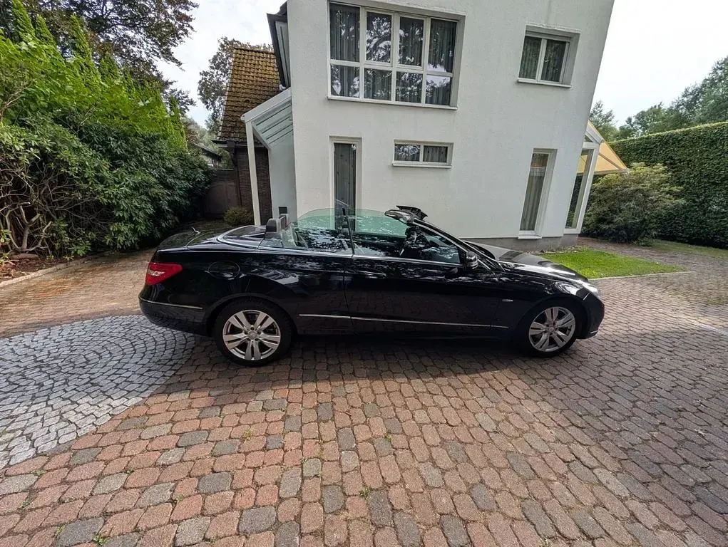 Gebraucht Mercedes E200 Elegance 184 PS (135 kW) 2012 Schwarz Cabrio