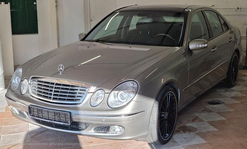 Gebraucht Mercedes E500 Elegance 306 PS (225 kW) 2004 Gold Limousine
