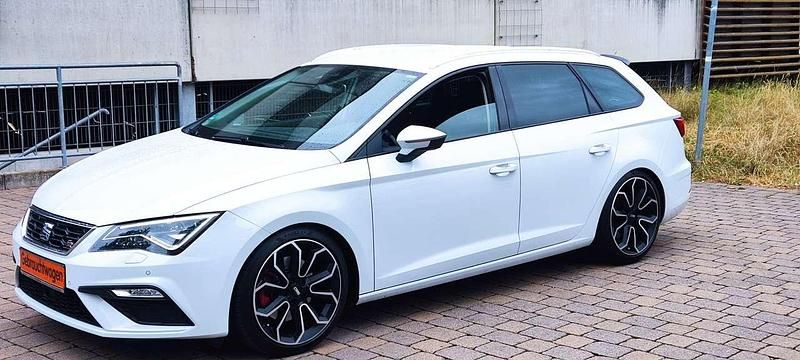 "nevada" weiss Gebraucht 2018 Seat Leon FR Kombi | 14.850 € (Fairer Preis) - Bild 1/4