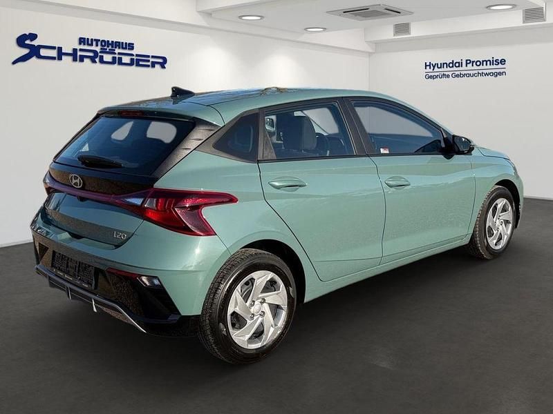 Gebraucht Hyundai i20 Select 99 PS (72 kW) 2025 Grün Kleinwagen