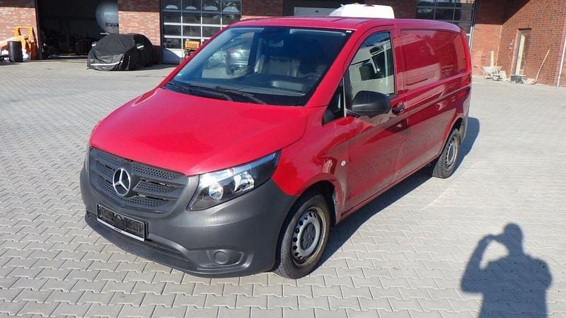 Rot Gebraucht 2018 Mercedes Vito Van / Kleinbus | 15.500 € (Superpreis) - Bild 1/4