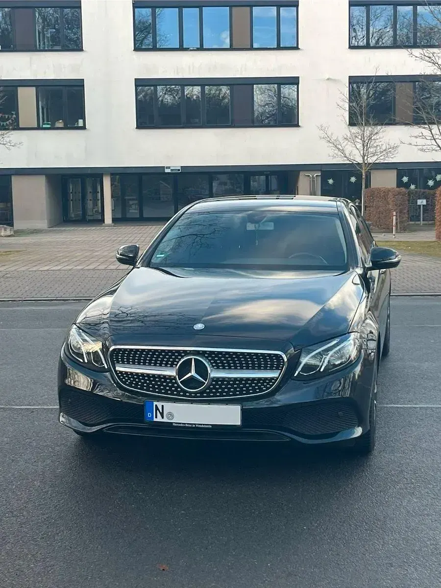 Gebraucht Mercedes E220 194 PS (142 kW) 2016 Schwarz Limousine