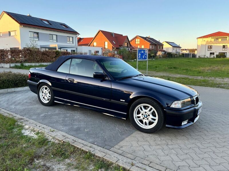 Blau Gebraucht 1999 BMW 320 Cabriolet M Sport Cabrio | 11.500 € (Fairer Preis) - Bild 1/4