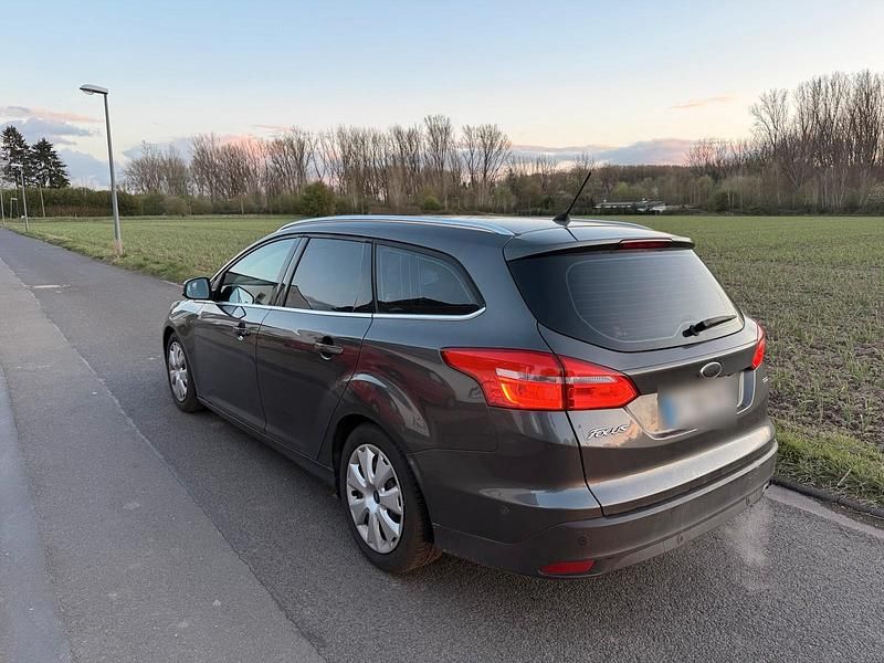 Gebraucht Ford Focus Titanium 150 PS (110 kW) 2015 Grau Kombi