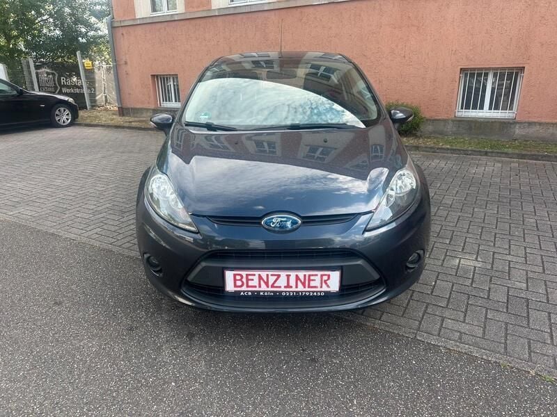 Grau Gebraucht 2010 Ford Fiesta Kleinwagen | 1.950 € (Fairer Preis) - Bild 1/4