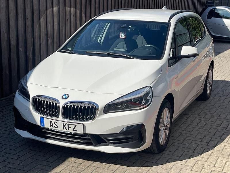 Weiß Gebraucht 2020 BMW 218 Active Tourer Advantage Van / Kleinbus | 19.390 € (Fairer Preis) - Bild 1/4