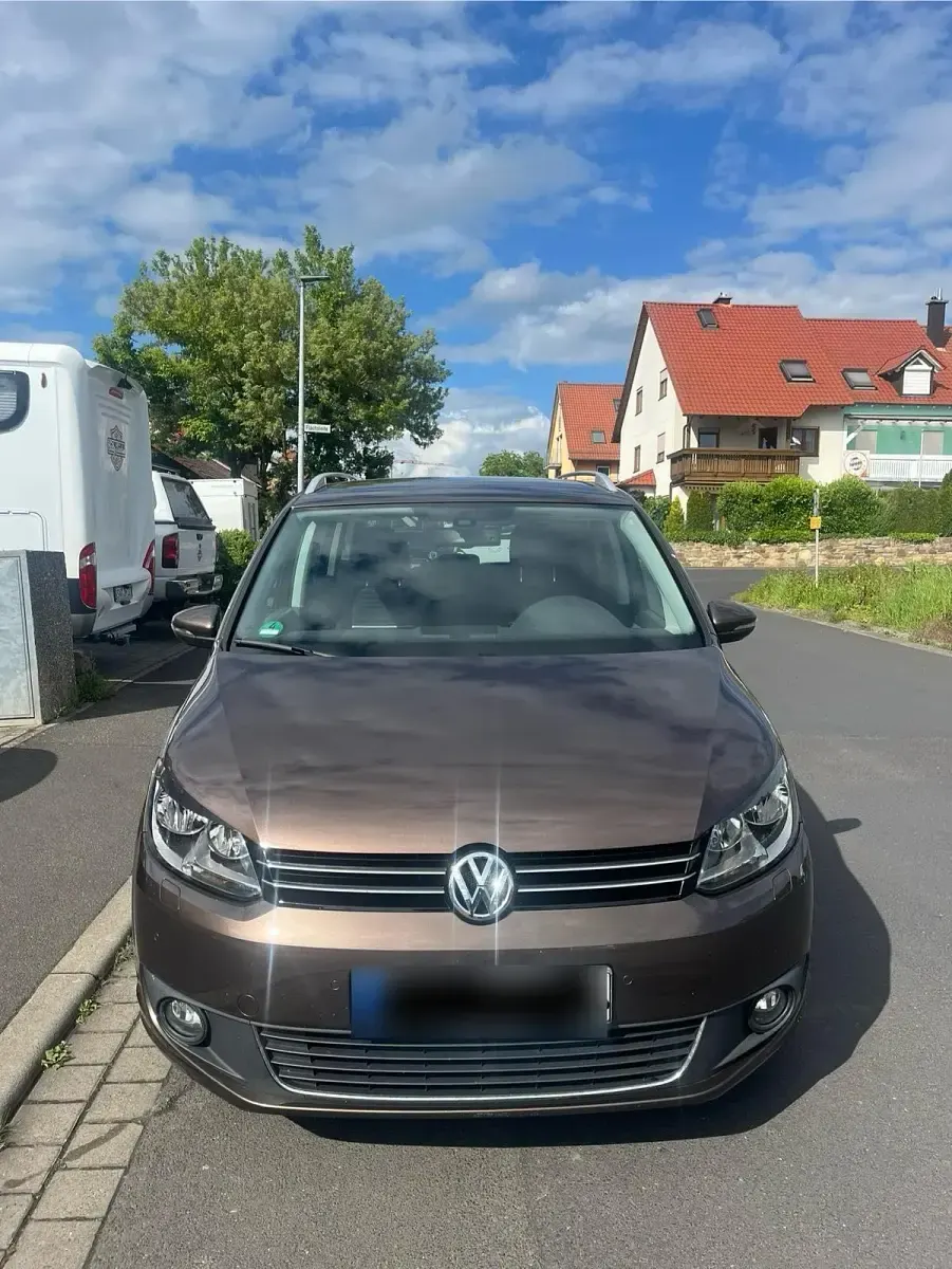 Gebraucht VW Touran Cup 140 PS (102 kW) 2014 Braun Van / Kleinbus