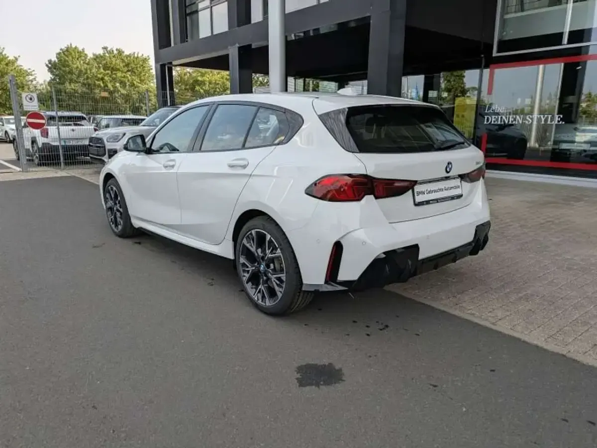 Gebraucht BMW 120 Performance 150 PS (110 kW) 2025 Weiß Kleinwagen