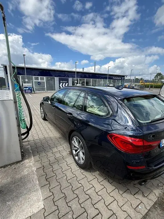 Gebraucht BMW 520 Sport Line 190 PS (139 kW) 2018 Blau Kombi