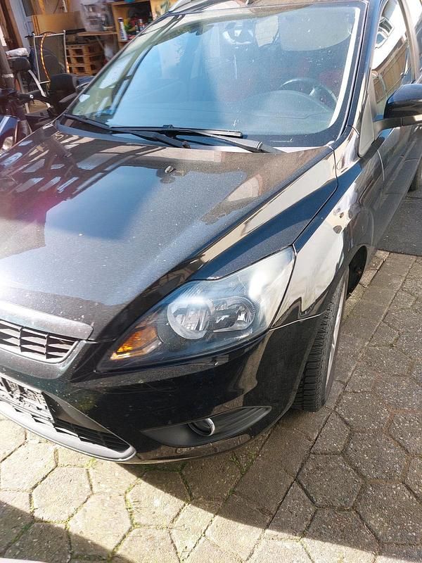 Schwarz Gebraucht 2009 Ford Focus Kombi | 2.750 € (Fairer Preis) - Bild 1/4